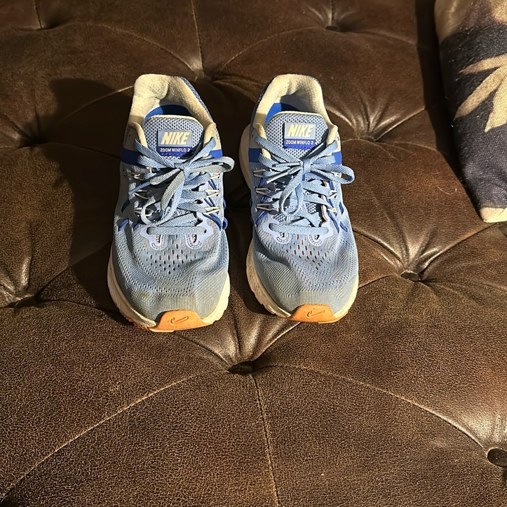 Nike soon windflo 2 7 1/2 tennis shoes